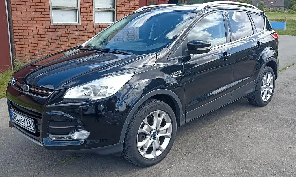 Gebraucht Ford Kuga Individual 150 PS (110 kW) 2016 Schwarz SUV