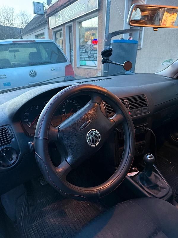 Gebraucht VW Golf IV 65 PS (47 kW) 2002 Schwarz Kleinwagen