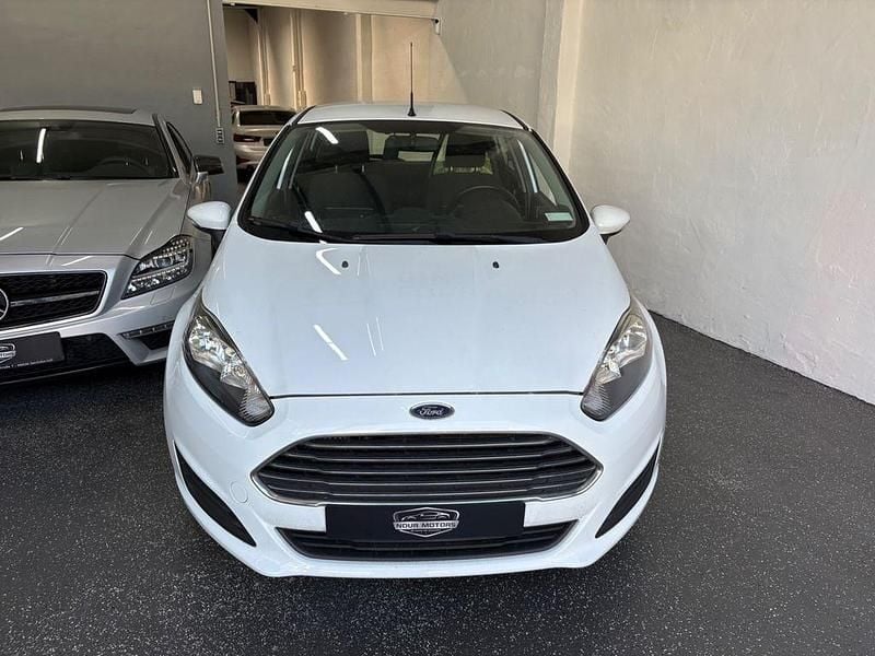 Weiß Gebraucht 2013 Ford Fiesta Trend Kleinwagen | 5.001 € (Superpreis) - Bild 1/4