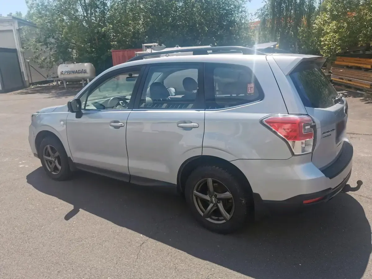 Gebraucht Subaru Forester Active 147 PS (108 kW) 2018 Silber SUV
