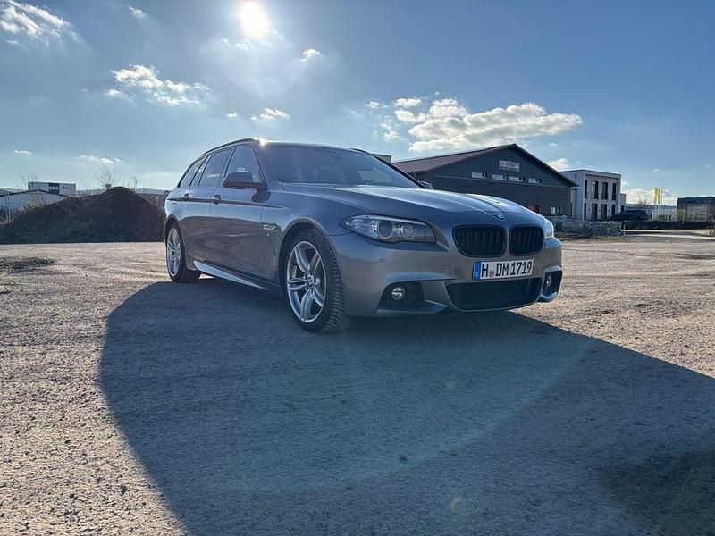 Grau Gebraucht 2017 BMW 530 Luxury Line Kombi | 19.800 € (Guter Preis) - Bild 1/4