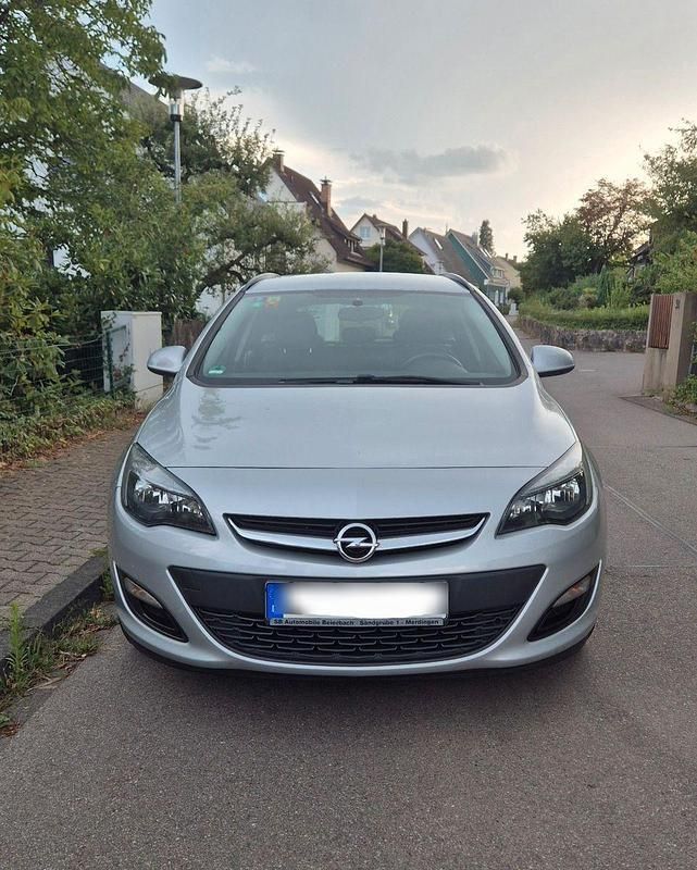 Silber Gebraucht 2014 Opel Astra S Kombi | 5.600 € (Fairer Preis) - Bild 1/4