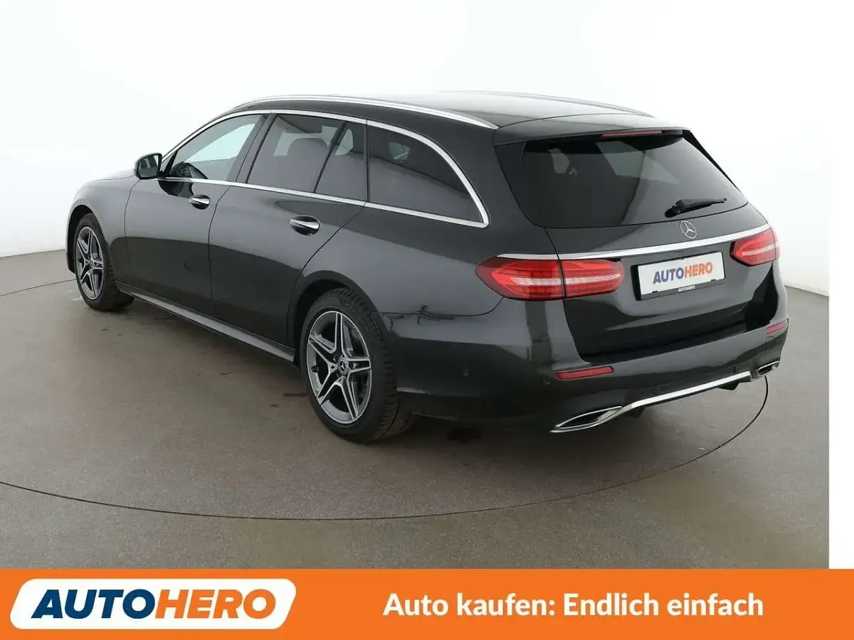 Gebraucht Mercedes E400 AMG line 330 PS (242 kW) 2022 Graphitgrau Kombi