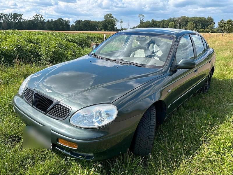Grau Gebraucht 1997 Chevrolet Leganza Limousine | 1.300 € - Bild 1/4