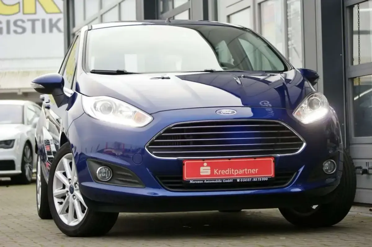Gebraucht Ford Fiesta Titanium 125 PS (91 kW) 2016 Indicblau (metallic) Kleinwagen