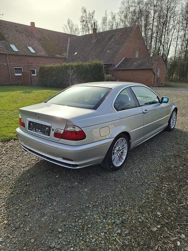 Gebraucht BMW 325 192 PS (141 kW) 2001 Silber Coupé