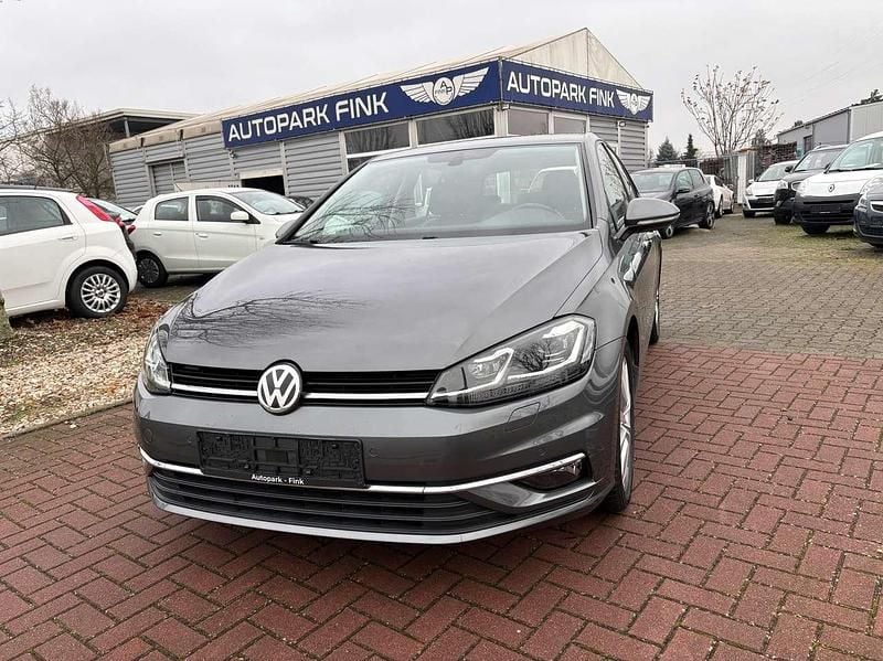 Indiumgrau metallic Gebraucht 2018 VW Golf VII Highline Kleinwagen | 17.200 € (Fairer Preis) - Bild 1/4