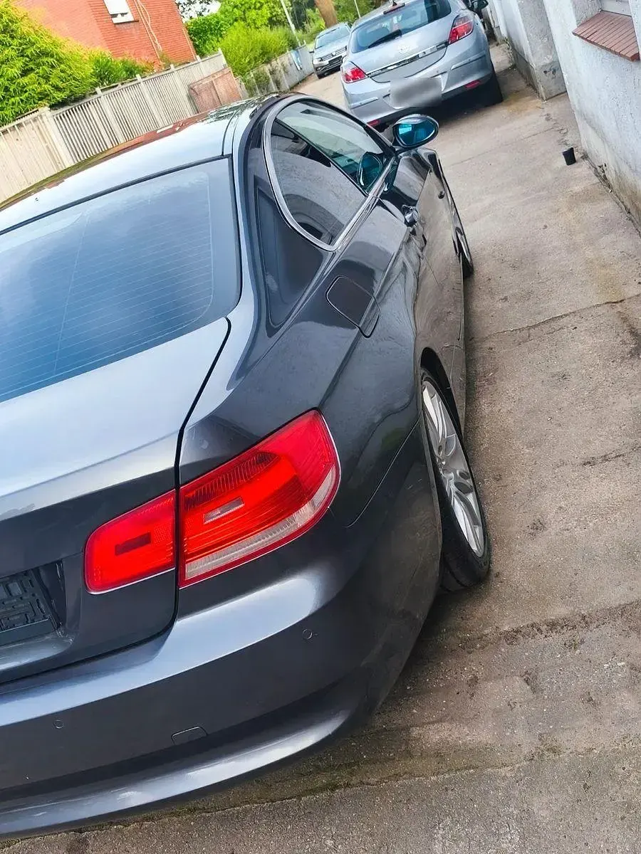 Gebraucht BMW 325 218 PS (160 kW) 2007 Grau Coupé