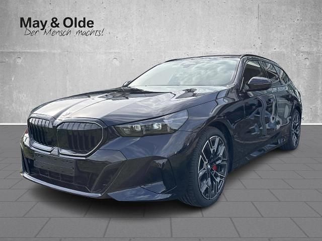 Neu BMW 540 Performance 303 PS (222 kW) 2026 Schwarz Kombi