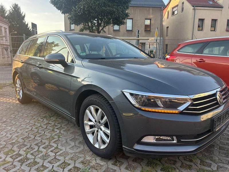 Grau Gebraucht 2015 VW Passat Comfortline Kombi | 6.900 € (Superpreis) - Bild 1/4