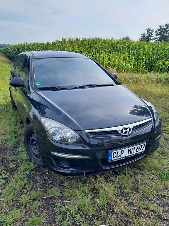 Schwarz Gebraucht 2010 Hyundai i30 Comfort Kombi | 3.590 € (Fairer Preis) - Bild 1/4