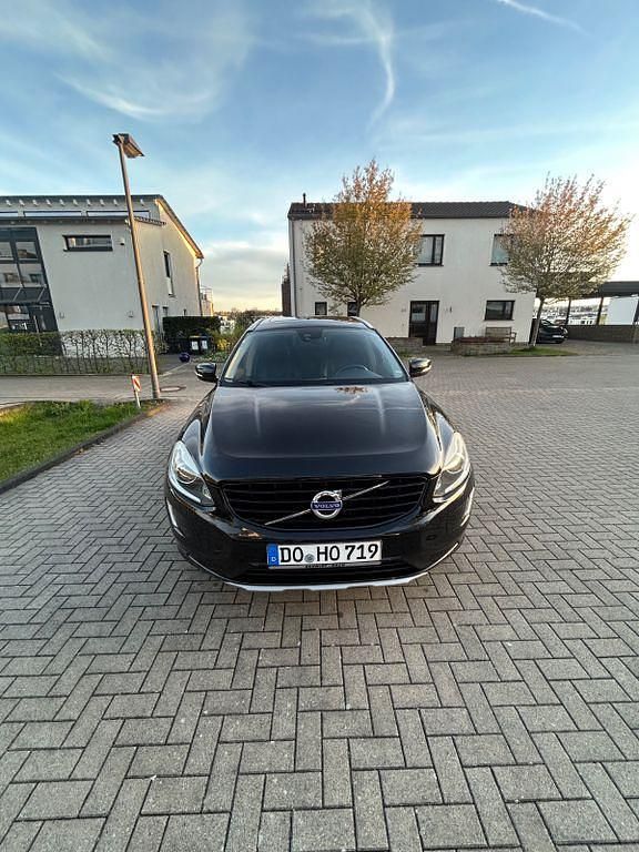 Gebraucht Volvo XC60 Ocean Race 150 PS (110 kW) 2016 Schwarz SUV