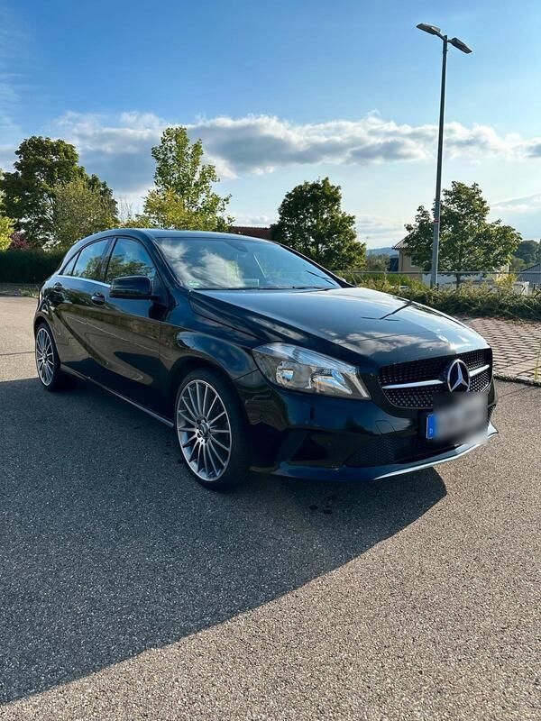 Schwarz Gebraucht 2017 Mercedes A180 AMG Kleinwagen | 17.300 € (Fairer Preis) - Bild 1/4