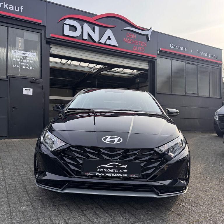 Gebraucht Hyundai i20 Select 101 PS (74 kW) 2025 Schwarz Kleinwagen