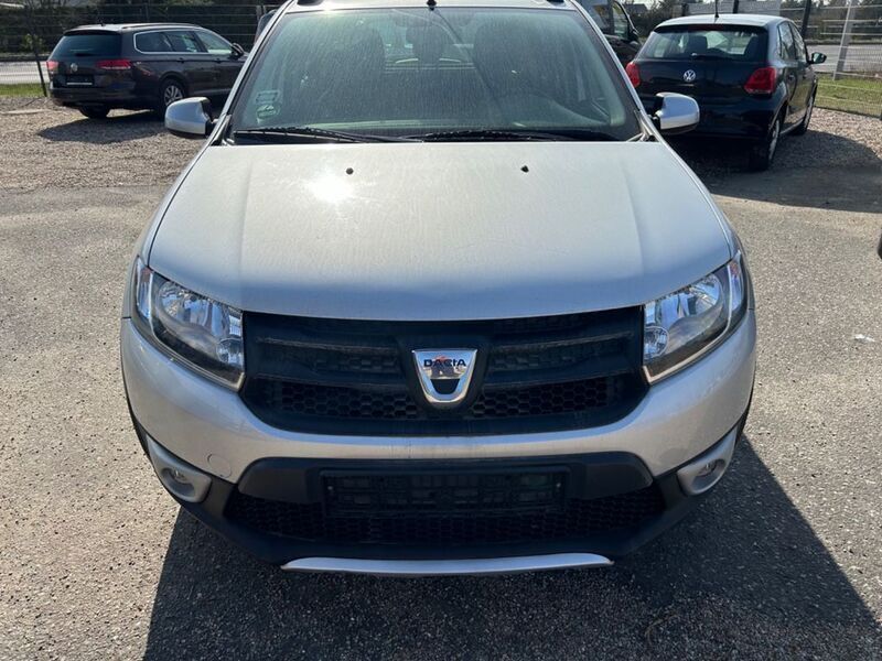 Silber Gebraucht 2014 Dacia Sandero Prestige Kleinwagen | 7.990 € (Teuer) - Bild 1/4