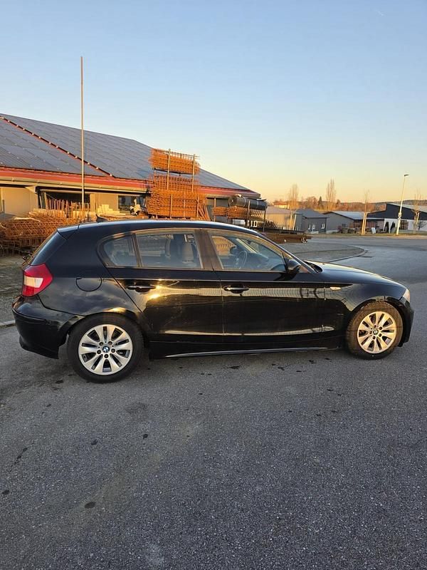 Gebraucht BMW 118 122 PS (89 kW) 2005 Schwarz Kleinwagen