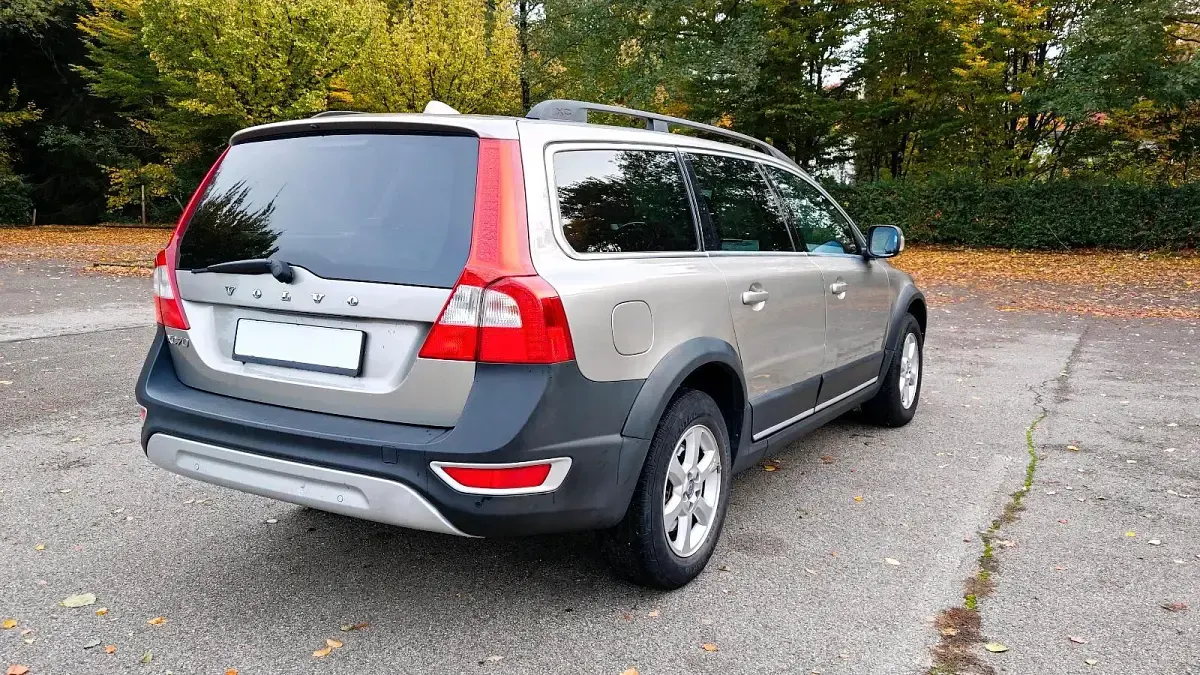 Używany Volvo XC70 163 KM (119 kW) 2011 Beżowy Kombi