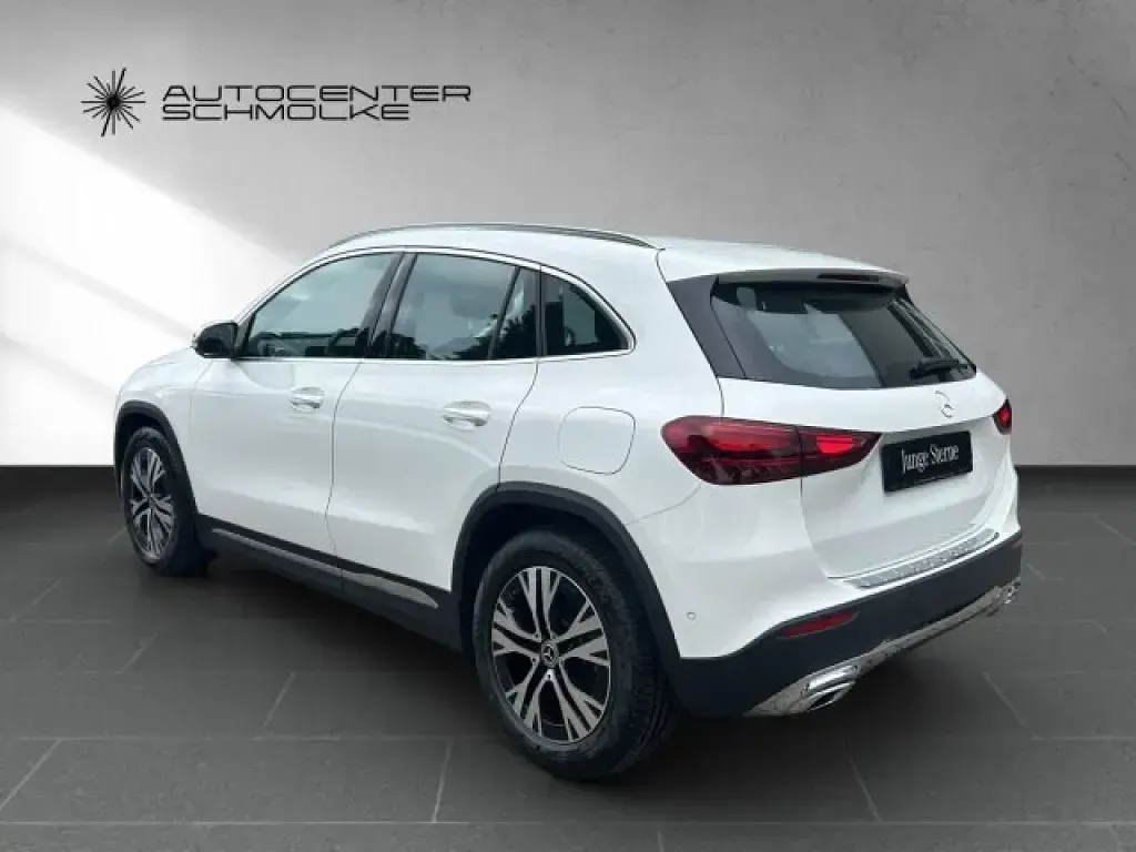 Gebraucht Mercedes GLA180 Advanced 136 PS (100 kW) 2025 Unilack polarweiß SUV