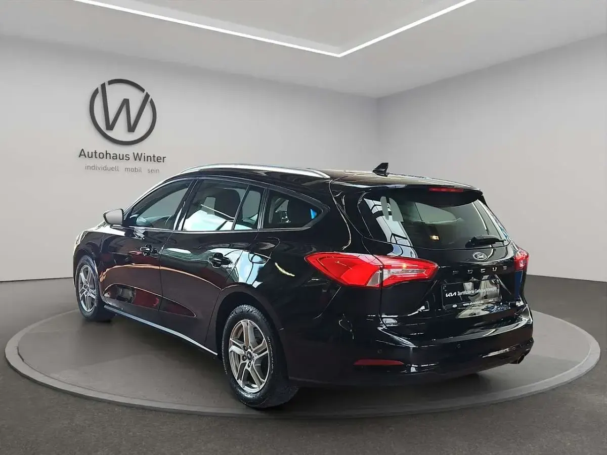 Gebraucht Ford Focus Cool & Connect 125 PS (91 kW) 2021 Agate black Kombi