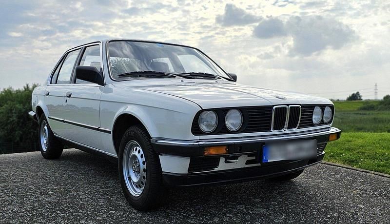 Weiß Gebraucht 1984 BMW 316 Limousine | 10.900 € - Bild 1/4