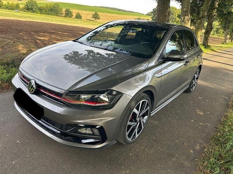 Grau Gebraucht 2019 VW Polo Beats Limousine | 18.999 € (Fairer Preis) - Bild 1/4