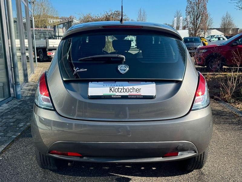 Gebraucht Lancia Ypsilon Gold 86 PS (63 kW) 2012 Grau Kleinwagen