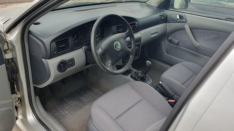 Gebraucht Skoda Octavia Classic 75 PS (55 kW) 2001 Silber Limousine