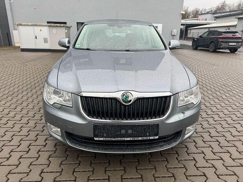 Gebraucht Skoda Superb Comfort 125 PS (91 kW) 2011 Grau Limousine