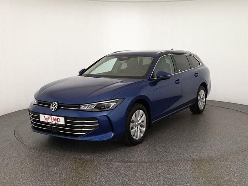 Blau Gebraucht 2024 VW Passat Kombi | 41.890 € (Guter Preis) - Bild 1/4