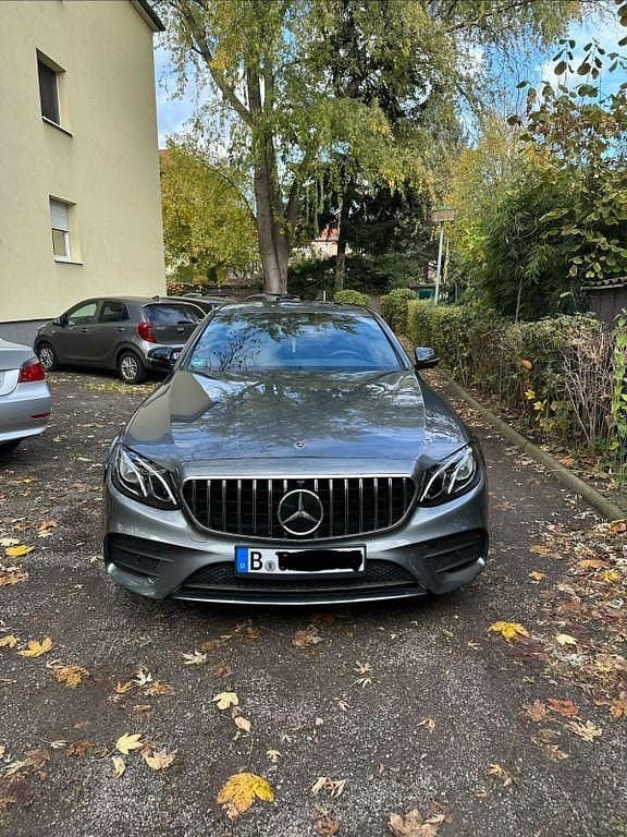 Silber Gebraucht 2019 Mercedes E200 AMG Limousine | 26.500 € (Superpreis) - Bild 1/4