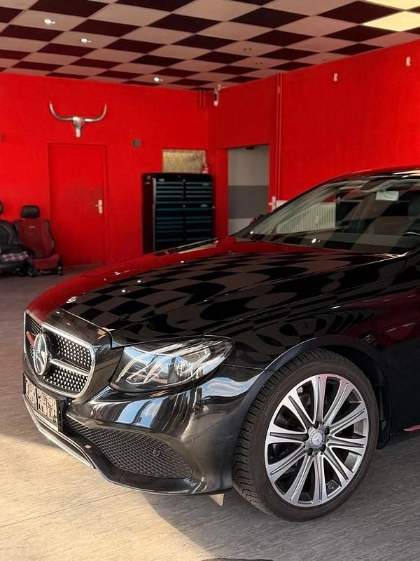 Gebraucht Mercedes E220 190 PS (139 kW) 2016 Schwarz Limousine