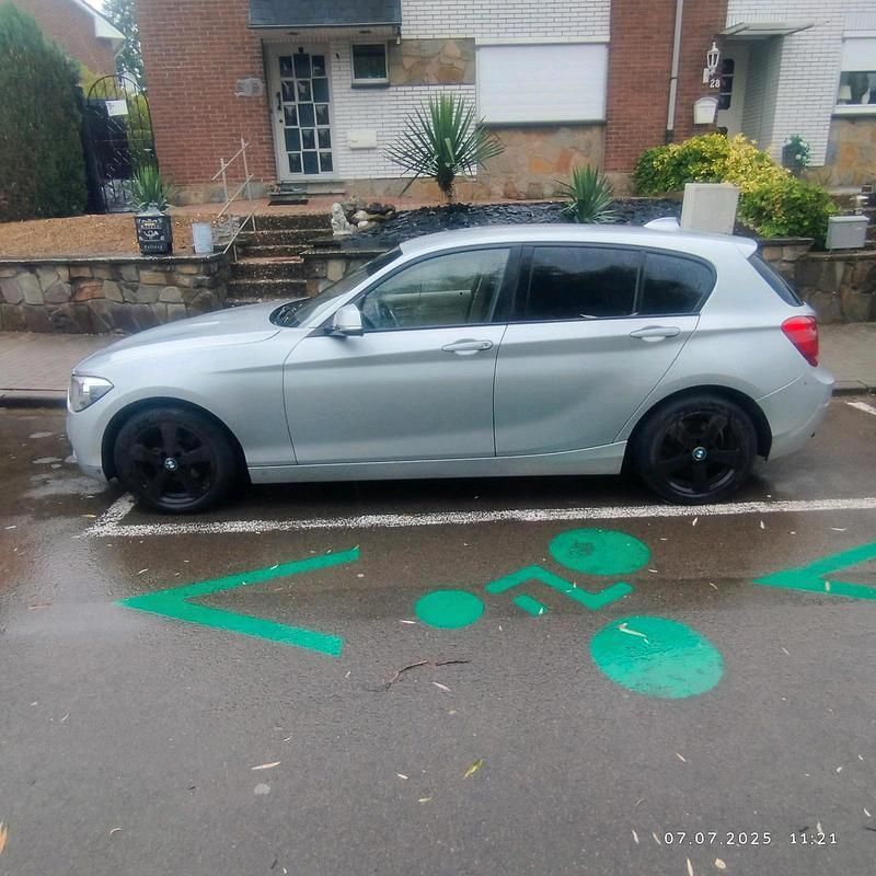 Silber Gebraucht 2013 BMW 116 Kleinwagen | 2.400 € - Bild 1/4