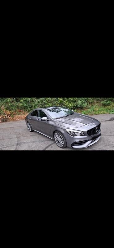 Grau Gebraucht 2017 Mercedes CLA45 AMG AMG Coupé | 26.500 € (Fairer Preis) - Bild 1/4