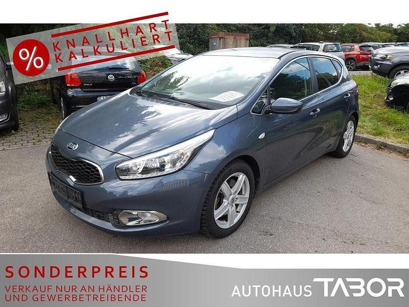 (d7u) planetenblau met. Gebraucht 2015 Kia Ceed FIFA World Cup Edition Limousine | 8.285 € (Guter Preis) - Bild 1/4
