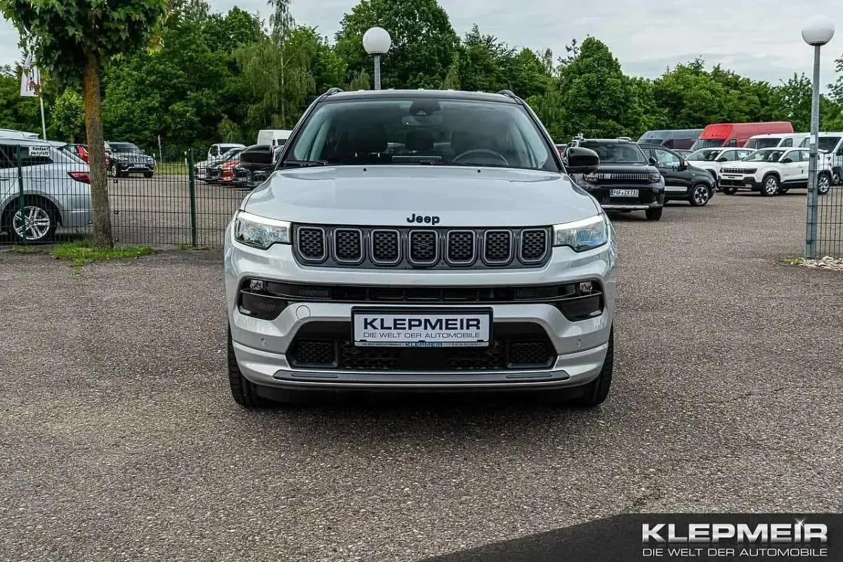 Gebraucht Jeep Compass 179 PS (131 kW) 2022 Zweifarblackierung glacier si SUV