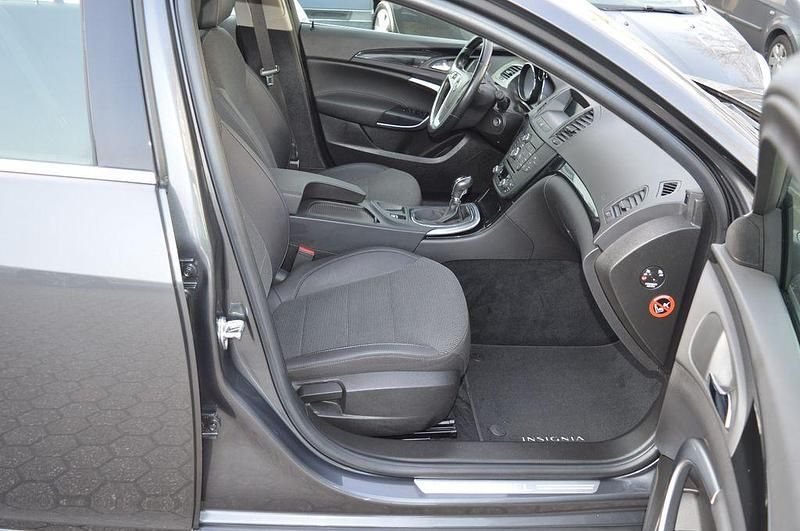 Gebraucht Opel Insignia Innovation 160 PS (117 kW) 2011 Grau Limousine