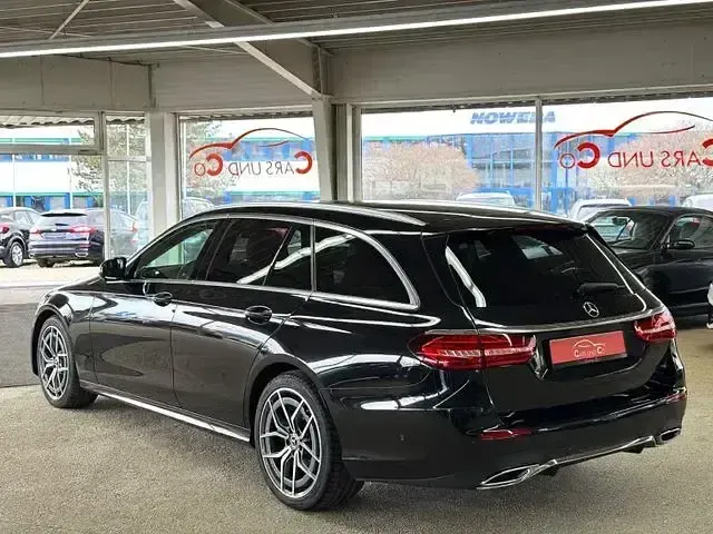 Gebraucht Mercedes E220 AMG line 194 PS (142 kW) 2021 Schwarz Limousine