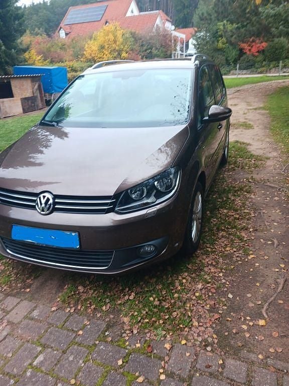 Braun Gebraucht 2015 VW Touran Cup Van / Kleinbus | 9.200 € (Fairer Preis) - Bild 1/4