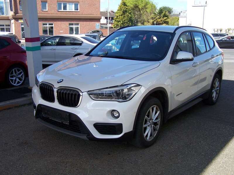 Mineralweiss metallic Gebraucht 2017 BMW X1 Advantage SUV | 18.750 € (Guter Preis) - Bild 1/4