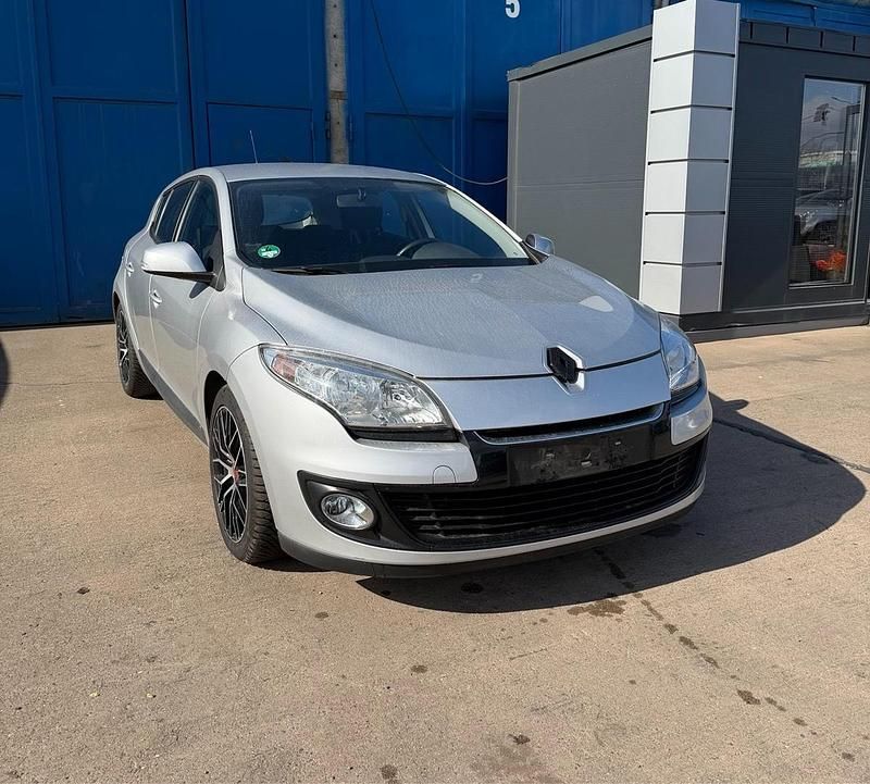 Gebraucht Renault Mégane 101 PS (74 kW) 2013 Silber Limousine