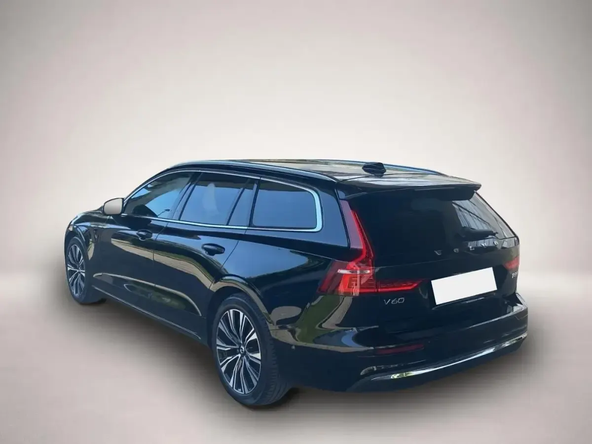 Gebraucht Volvo V60 Plus 455 PS (334 kW) 2024 Manufacturer Kombi