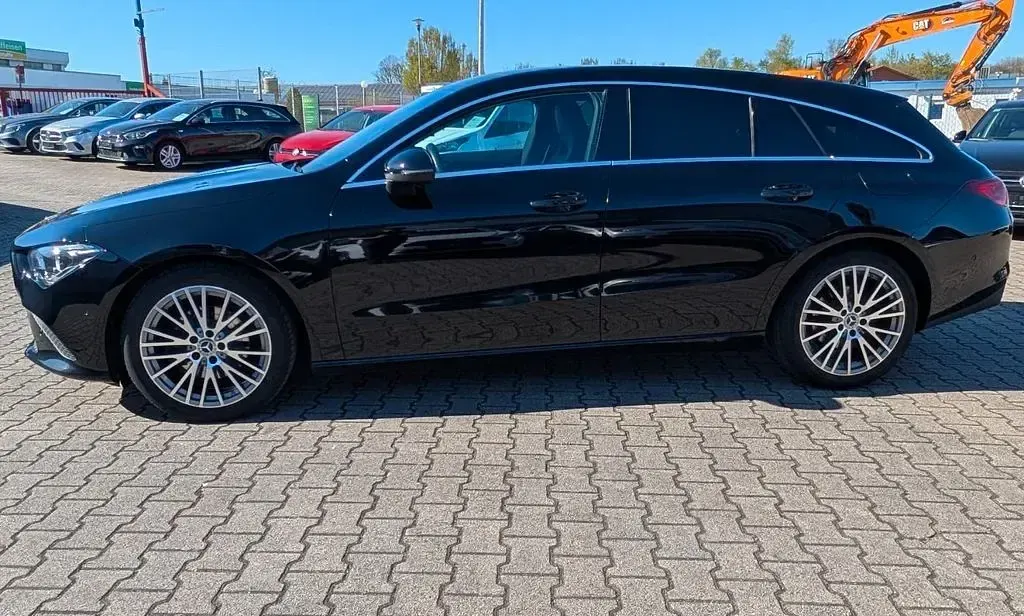 Gebraucht Mercedes CLA200 Shooting Brake 150 PS (110 kW) 2019 Schwarz Kombi