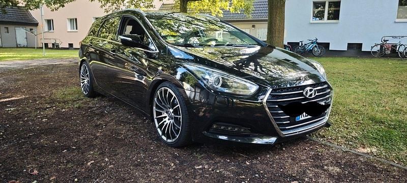 Schwarz Gebraucht 2015 Hyundai i40 Premium Kombi | 8.300 € (Guter Preis) - Bild 1/4