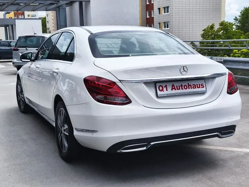Gebraucht Mercedes C220 Exclusive 170 PS (125 kW) 2015 Weiß Limousine
