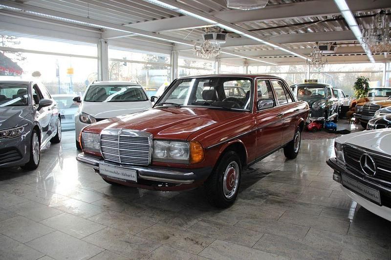 Gebraucht Mercedes 200 60 PS (44 kW) 1982 Orange Limousine