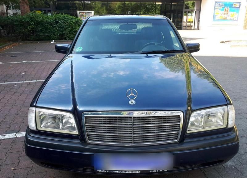 Gebraucht Mercedes C180 122 PS (89 kW) 1997 Blau Limousine