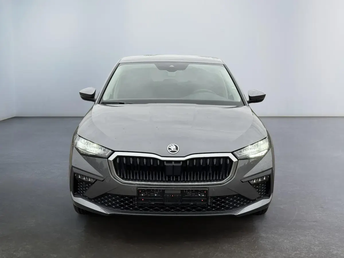 Neu Skoda Scala 150 PS (110 kW) 2026 Graphite grau metallic Kleinwagen