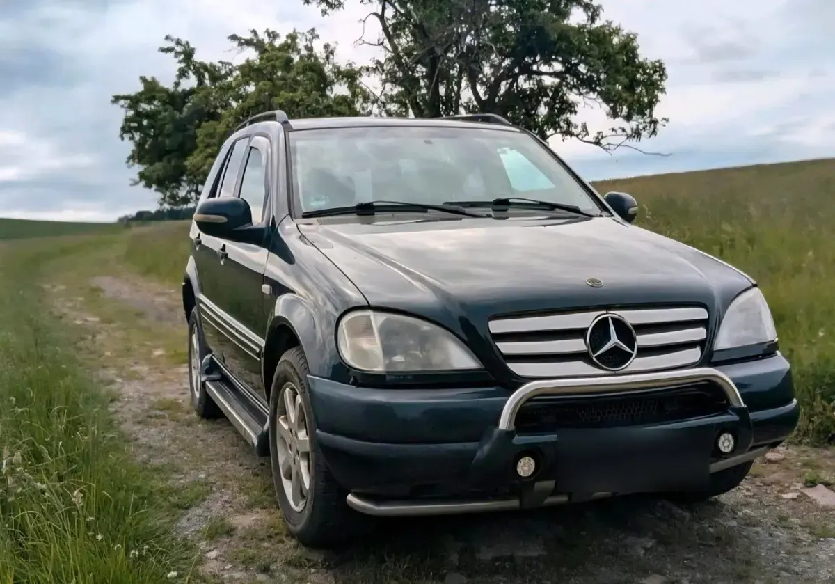 Gebraucht Mercedes ML320 218 PS (160 kW) 2000 Schwarz SUV