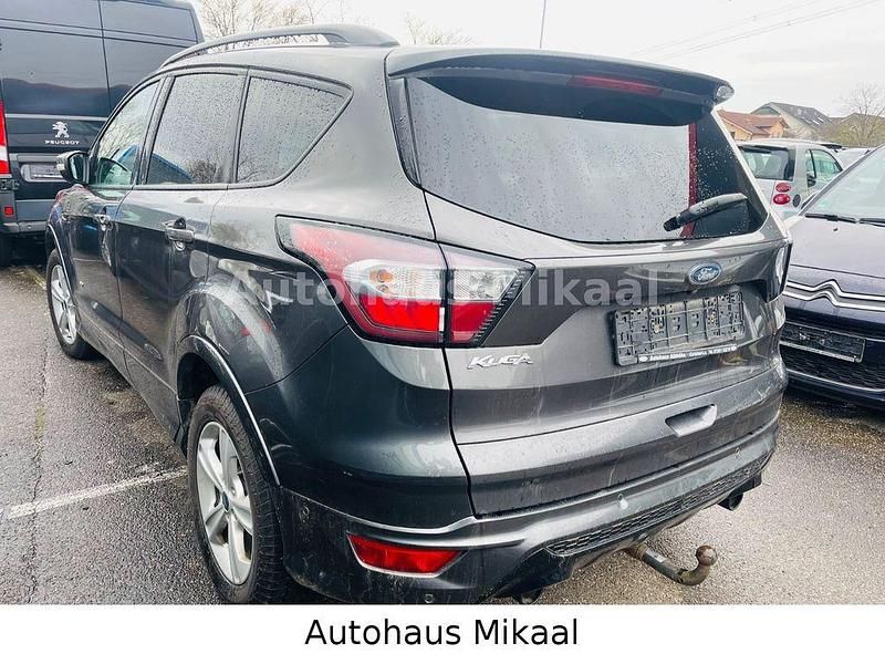 Gebraucht Ford Kuga ST-Line 179 PS (131 kW) 2016 Grau SUV