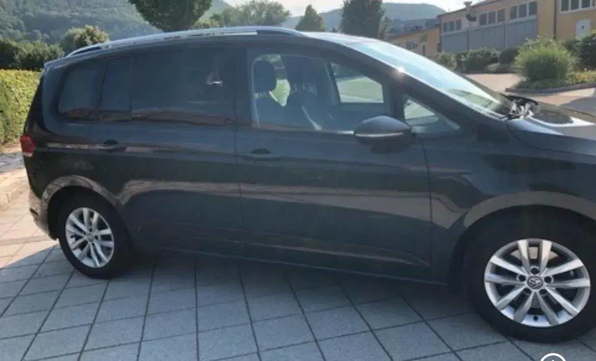 Gebraucht VW Touran Comfortline 116 PS (85 kW) 2017 Grau Van / Kleinbus